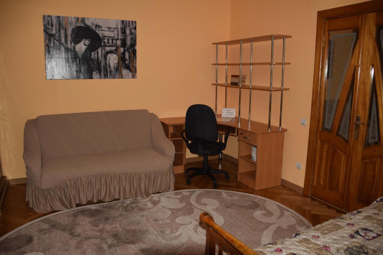 Apartment Orgelsaal Chernivtsi Exterior foto